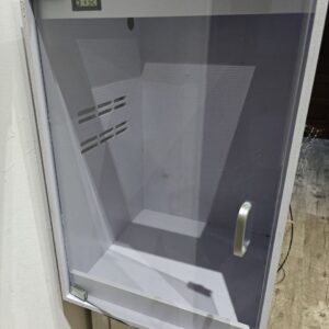 Terrario de PVC vertical de 40x40x60 cm. Con termómetro y cerradura metálica